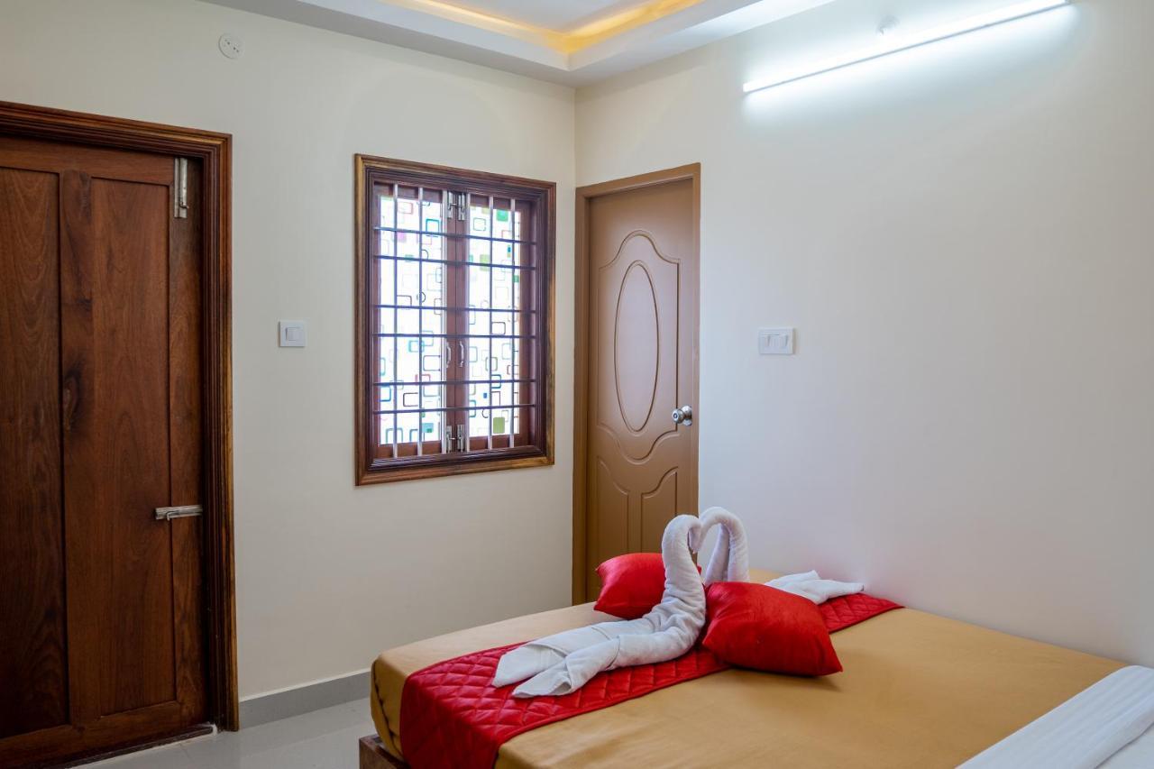 Le Suresh Guest House بونديتْشيري المظهر الخارجي الصورة