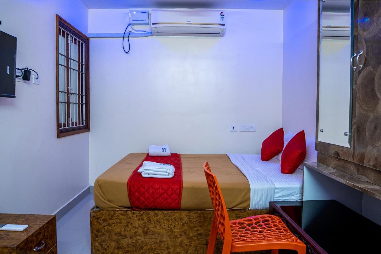 Le Suresh Guest House بونديتْشيري المظهر الخارجي الصورة