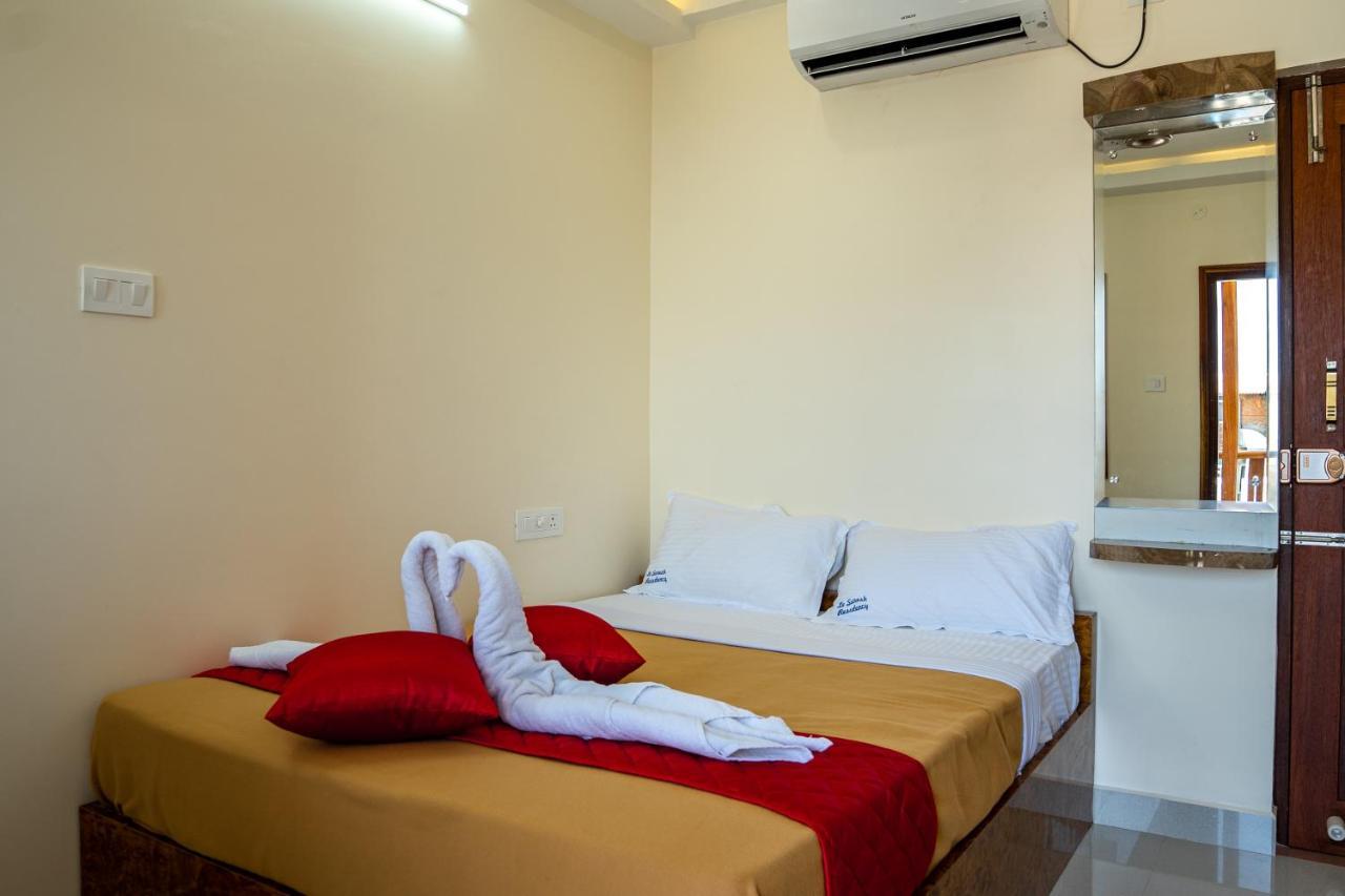 Le Suresh Guest House بونديتْشيري المظهر الخارجي الصورة