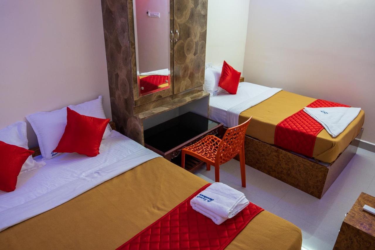 Le Suresh Guest House بونديتْشيري المظهر الخارجي الصورة